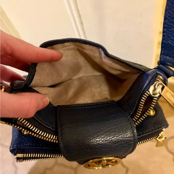 Michael Kors navy blue leather crossbody bag - Picture 10 of 11